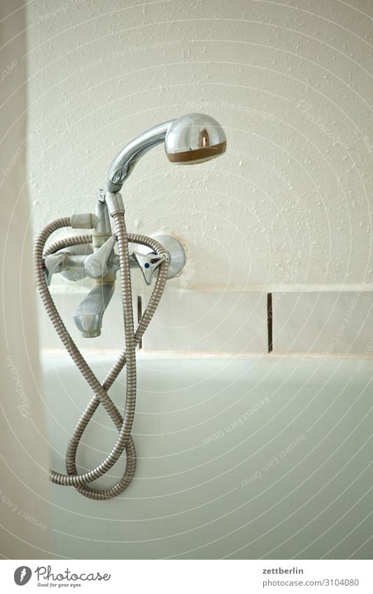 Dusche Dusche (Installation) Duschkopf Wasser Wasserrohr Bad Badewanne Fliesen u. Kacheln wandfliesen Körperpflege Sauberkeit Häusliches Leben Wasserhahn