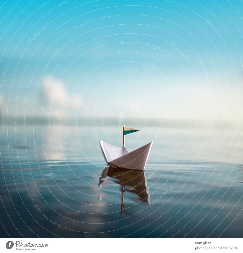 Sail away with me | Papierschiff auf ruhigem Wasser Gesundheit Wellness Erholung Spielen Ferien & Urlaub & Reisen Sommer Sommerurlaub Sonne Strand Meer