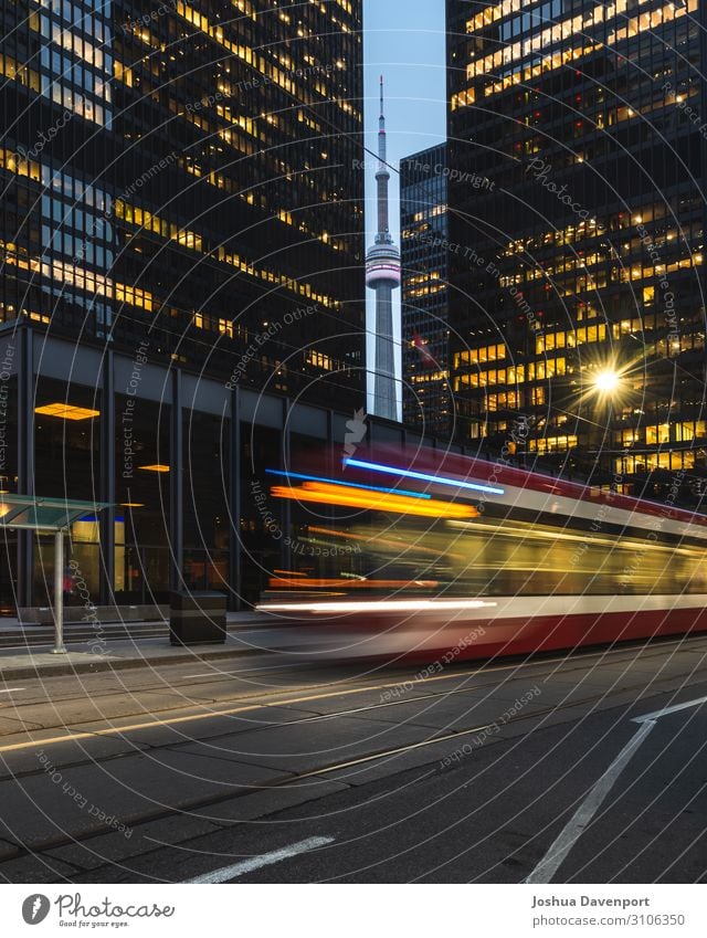 Stadtzentrum von Toronto Ferien & Urlaub & Reisen Tourismus Hochhaus Gebäude Architektur Wahrzeichen Verkehr Öffentlicher Personennahverkehr Straßenbahn