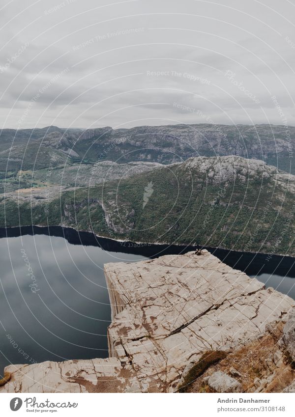 Preikestolen Norway in the morning Umwelt Natur Landschaft Wasser Wolken schlechtes Wetter Felsen Berge u. Gebirge Bucht Fjord Stein genießen wandern blau braun