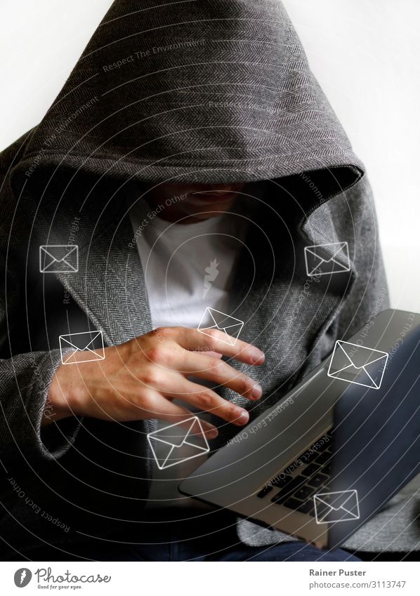 Hacker erhält Zugriff auf E-Mails Büro Wirtschaft Telekommunikation Business Sicherheit Informationstechnologie Computer Notebook maskulin 30-45 Jahre