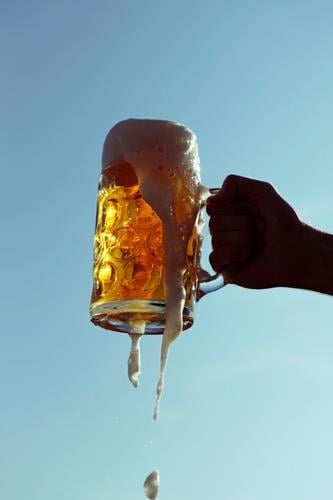 #A0# Feste Feiern! Kunst Kunstwerk ästhetisch Bier Biergarten Bierbank Bierglas Bierkrug Bierschaum Bierzelt Biertische Alkohol Alkoholisiert Alkoholsucht