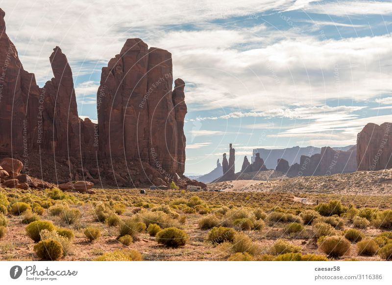 Surreal Landscape of Monument Valley, Utah/Arizona/USA Ferien & Urlaub & Reisen Tourismus Ausflug Abenteuer Ferne Freiheit Sightseeing Natur Landschaft Erde