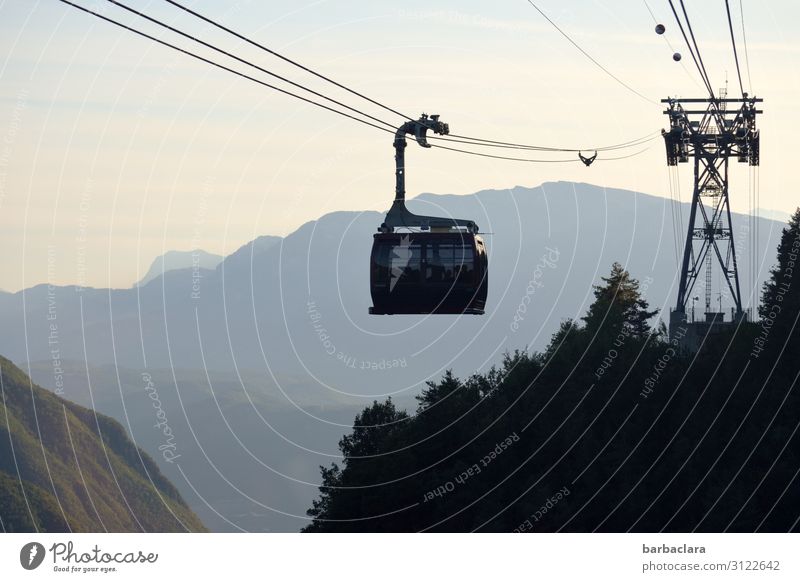 In der Gondel l abgehoben Ferien & Urlaub & Reisen Ausflug Landschaft Urelemente Himmel Sonnenlicht Wald Alpen Berge u. Gebirge Dolomiten Italien Südtirol