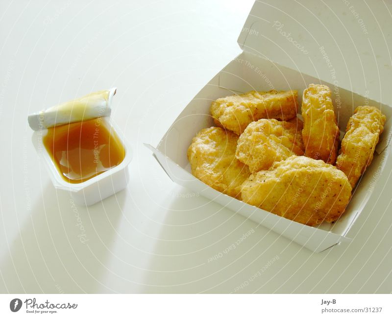Sonntagsfrühstück Nuggets Hähnchen Haushuhn Saucen süß-sauer Fastfood Lebensmittel Verpackung Fett Ernährung Chicken Chicken McNuggets Haenchen paniert