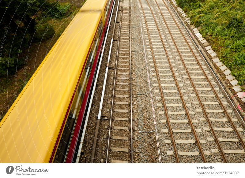 S-Bahn Eisenbahn Bewegungsunschärfe Gleise Eile Öffentlicher Personennahverkehr Berlin schwellen Schienenverkehr Geschwindigkeit Güterverkehr & Logistik