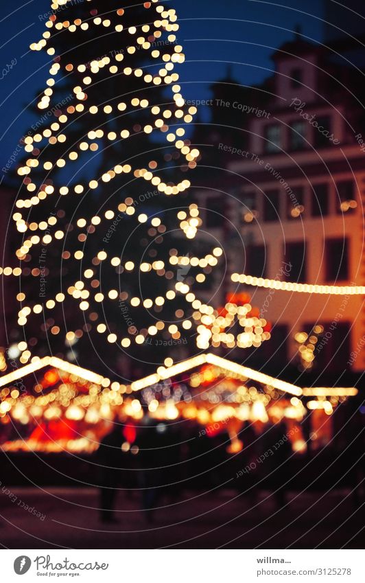 Lichter auf dem Weihnachtsmarkt Weihnachtsbaum Lichterkette Buden u. Stände Chemnitz Marktplatz Feste & Feiern Menschengruppe Lichterkullern Lichtkreis