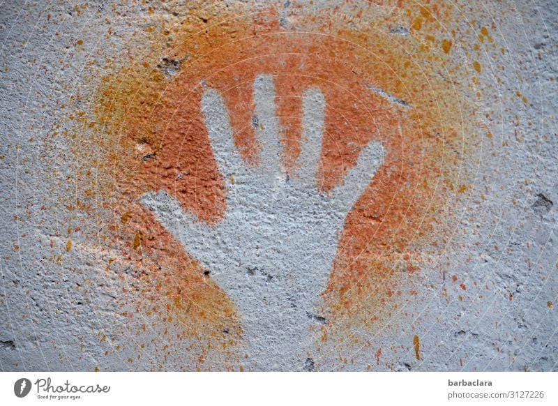 800 | mit den Händen sprechen Hand Kunst Maler Mauer Wand Fassade Stein Zeichen Graffiti Gebärdensprache ästhetisch authentisch fest grau orange Gefühle