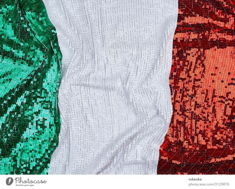 Flagge von Italien bestickt mit glänzenden quadratischen Pailletten Design Freiheit Stoff Fahne grün rot weiß Farbe texturiert Hintergrund Transparente Land