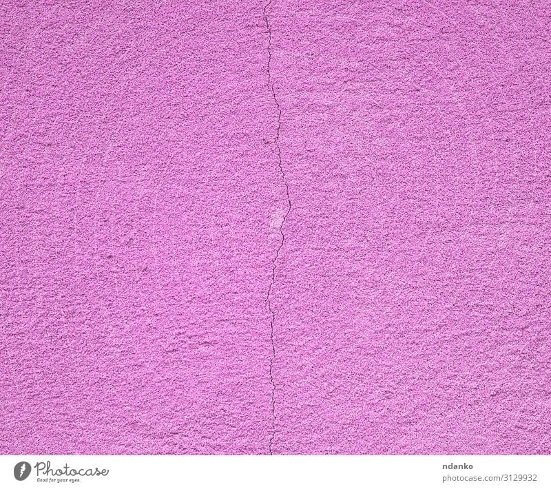 lila Zementwand mit einem Riss Design Gebäude Architektur Stein Beton alt natürlich retro rosa Farbe gerissen Hintergrund Konstruktion Grunge Material rau