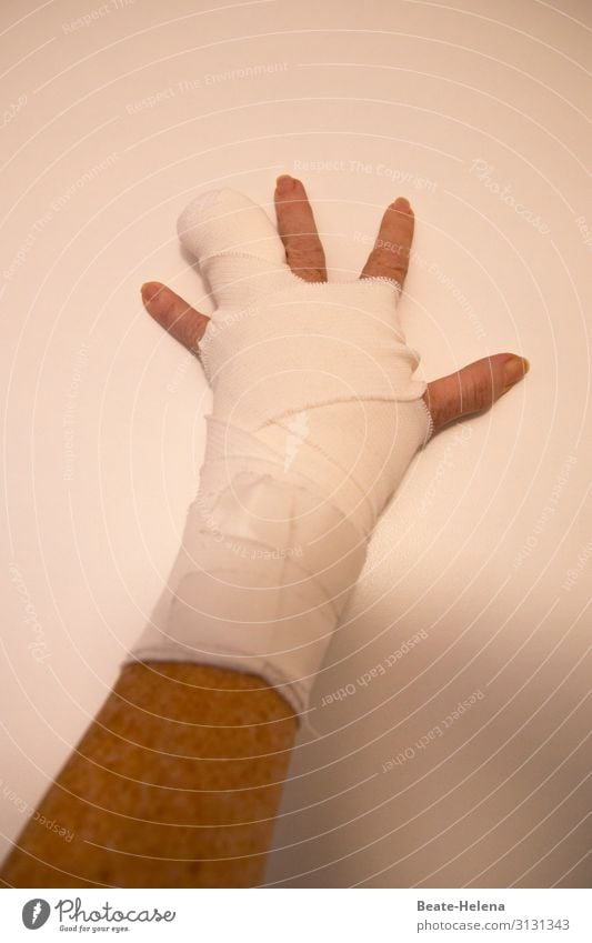 Vorsicht beim Umgang mit Feuerwerk ... Gesundheit Krankenpflege Silvester u. Neujahr Hand Finger Verband Zeichen bedrohlich Schmerz Ärger Gesundheitswesen