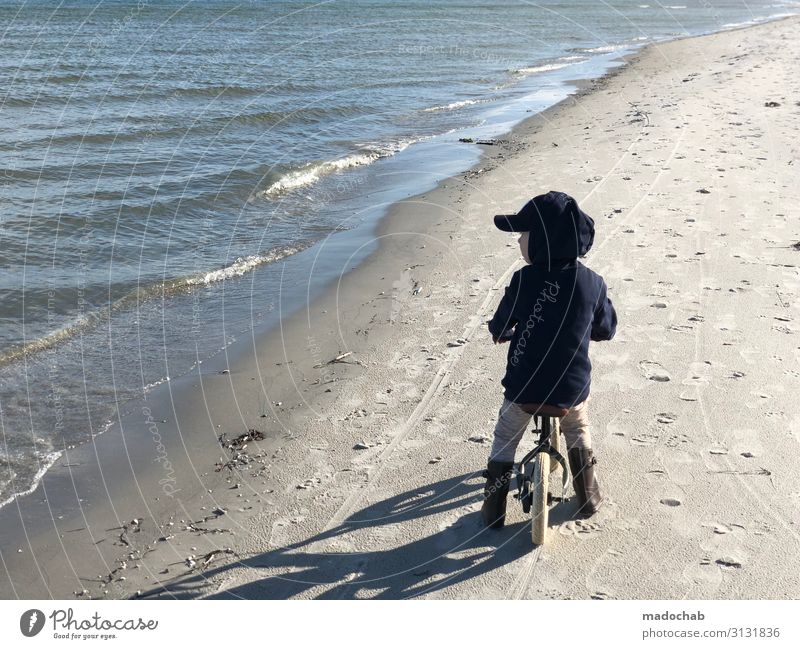 Kleiner Junge mit Fahrrad am Strand mit Blick aufs Meer harmonisch Wohlgefühl Zufriedenheit Ferien & Urlaub & Reisen Tourismus Ausflug Ferne Freiheit Expedition