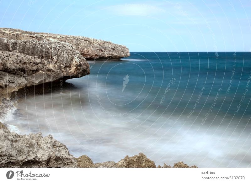 Wenn die Zeit stehenbleibt Umwelt Natur Urelemente Luft Wasser Himmel Sommer Schönes Wetter Felsen Küste Mittelmeer ästhetisch blau Gischt Wellen Horizont Ferne