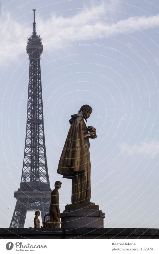 Himmelwärts | 1200 Tourismus Ausflug Städtereise Kunst Skulptur Architektur Kultur Wolken Schönes Wetter Paris Tour d'Eiffel Gebäude Sehenswürdigkeit