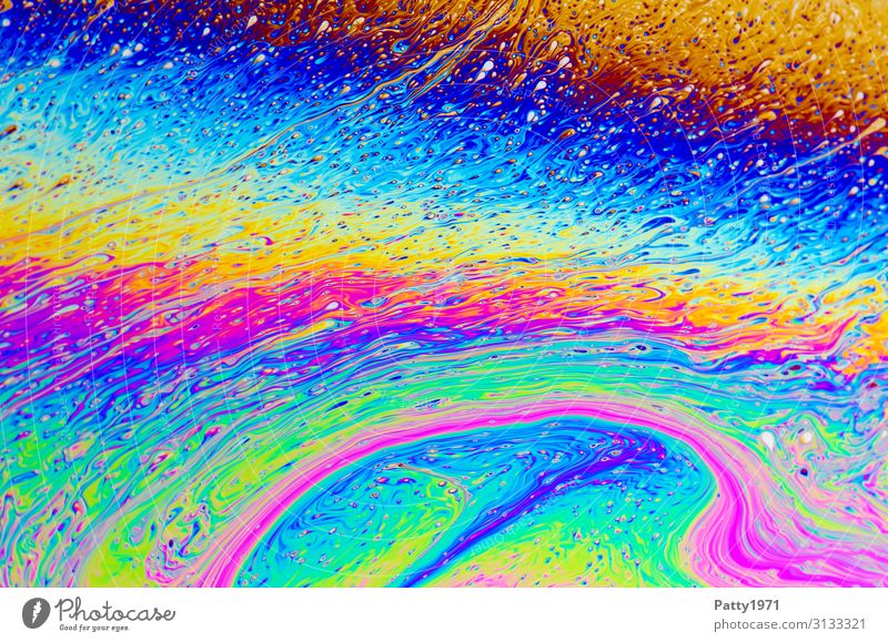 Interferenzfarben in einem Seifenfilm Wissenschaften Physik Oberflächenspannung Verwirbelung Seifenblase Flüssigkeit verrückt mehrfarbig Bewegung bizarr komplex