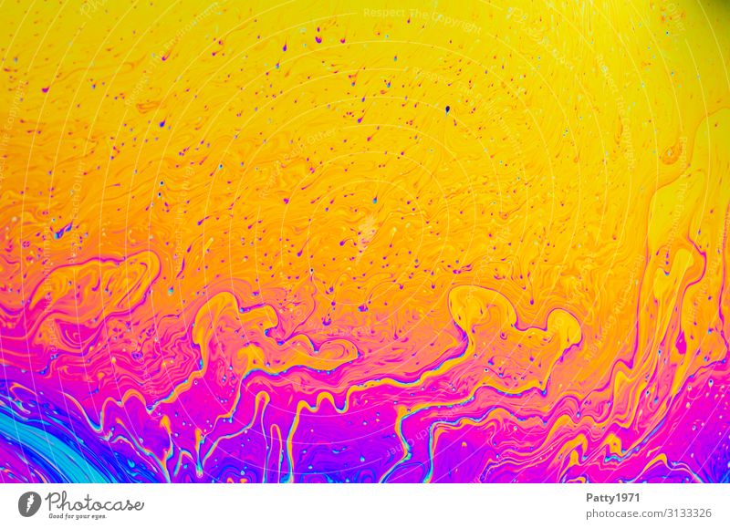 Interferenzfarben in einem Seifenfilm Wissenschaften Physik Oberflächenspannung Seifenblase Flüssigkeit verrückt mehrfarbig Bewegung bizarr komplex Surrealismus