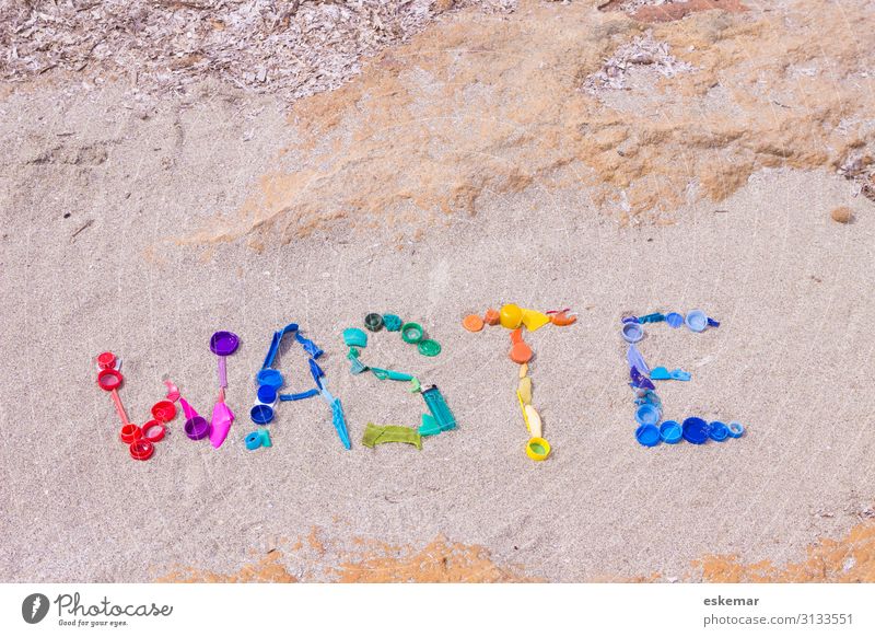 waste Strand Meer Umwelt Sand Küste Verpackung Tube Kunststoffverpackung Müll Kunststoffmüll Zeichen Schriftzeichen ästhetisch dreckig trashig trist viele