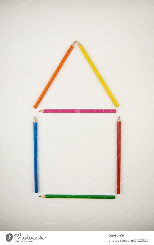 Hausaufgaben - Buntstifte sortiert in Form eines Hauses häuslich Kreativität kreativ Kontext Konzept Kunst farbenfroh Bildung Design Farbe Hintergrund Schule
