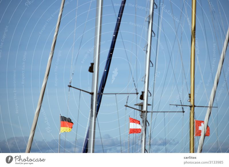 Flaggen im Wind II Fahne Deutschland Deutsche Flagge Österreich Schweiz Dreiländereck Bodensee Unteruhldingen Hafen Fahnenmast Mast Tourismus
