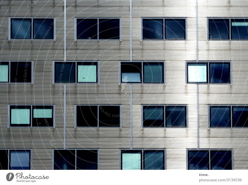 Nachbarschaften (V) Berlin Haus Architektur Mauer Wand Fassade Fenster Jalousie Vorhang Linie Streifen Coolness eckig kalt blau grau türkis Einsamkeit