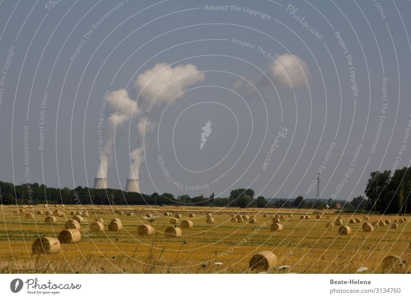 Erntezeit 13 erntezeit getreidefeld abgeerntet Getreideballen Landwirtschaft Natur Kühltürme ländlich