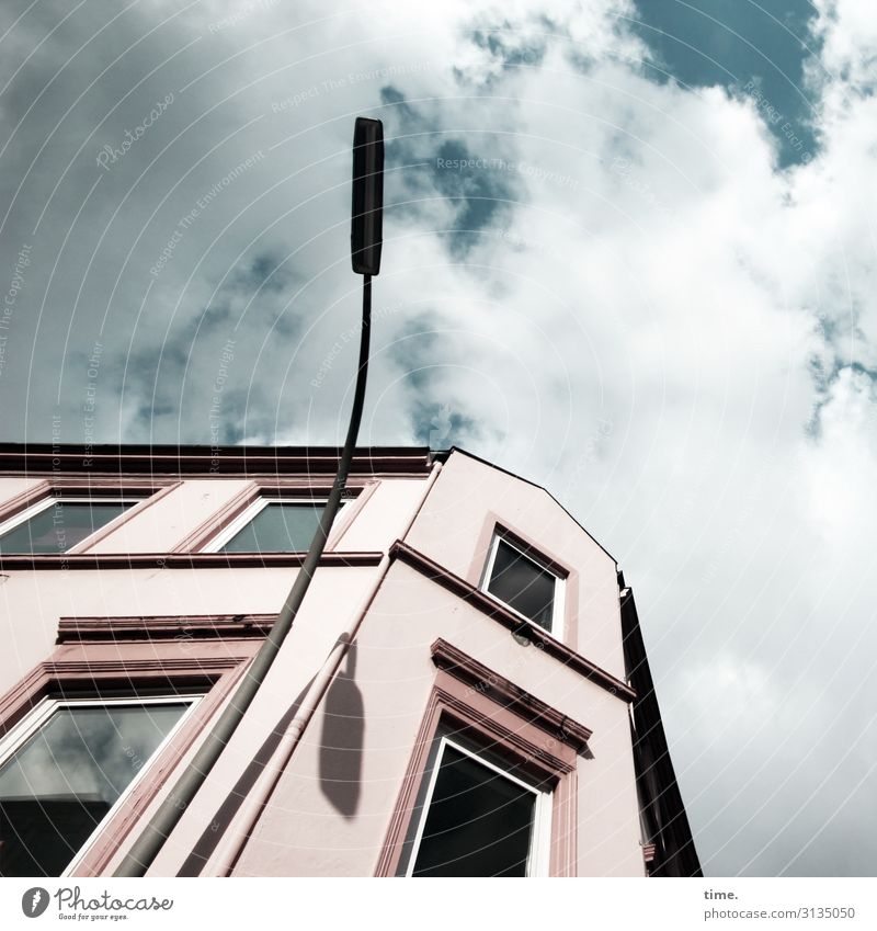 Halswirbelsäulentraining (X) Himmel Wolken Schönes Wetter Hamburg Stadtzentrum Haus Architektur Mauer Wand Fassade Fenster Lampe Straßenbeleuchtung ästhetisch