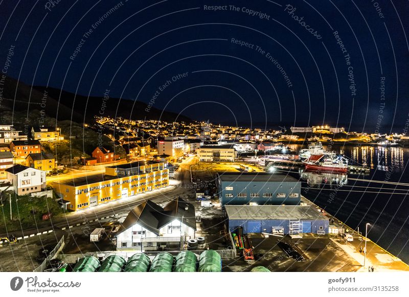 Honningsvag bei Nacht (Norwegen) Ferien & Urlaub & Reisen Tourismus Ausflug Abenteuer Ferne Freiheit Städtereise Kreuzfahrt Wasser Horizont Kleinstadt