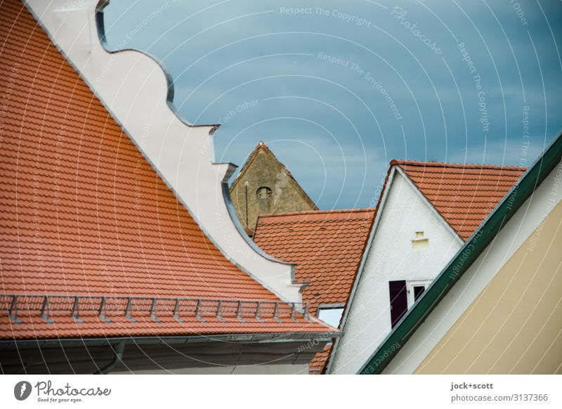 Dächer einer altertümlichen Stadt Architektur Wolken Winter schlechtes Wetter Nördlingen Altstadt Haus Gebäude Dach Dachgiebel authentisch historisch