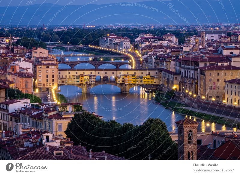 Ponte Vecchio im Morgengrauen Florenz Italien Europa Stadt Stadtzentrum Altstadt Brücke Bauwerk Architektur Ferien & Urlaub & Reisen ästhetisch Kunst Tourismus