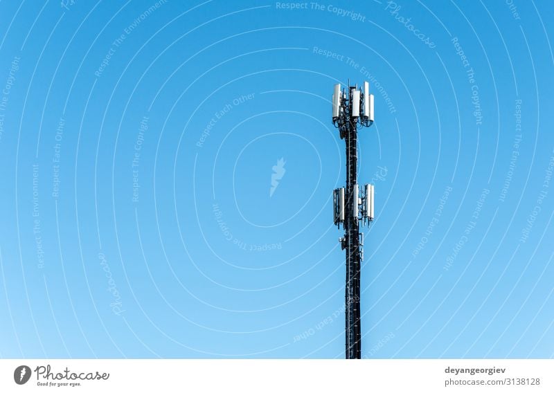 5G-Telekommunikations-Sender. GSM-Antenne Industrie Telefon Handy Technik & Technologie Natur Landschaft Himmel Metall blau grün weiß 5g Drahtlos Netz Breitband