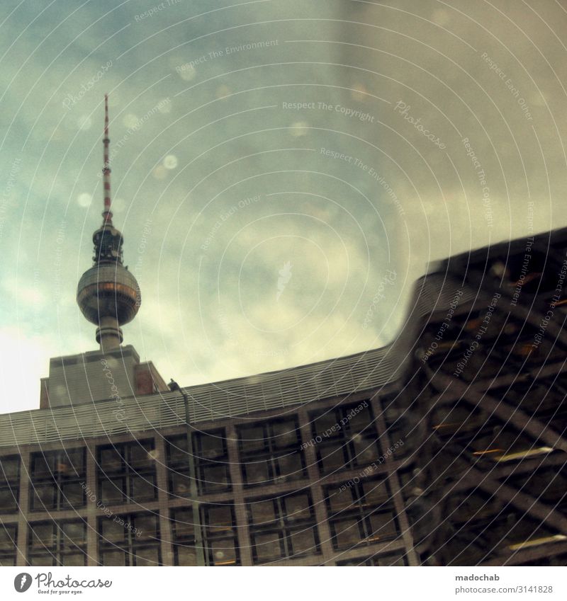 Planetarium - Fernsehturm Berlin Sehenswürdigkeit Klima Klimawandel Kleinstadt Hauptstadt Stadtzentrum Menschenleer Turm Bauwerk Gebäude Architektur Wahrzeichen