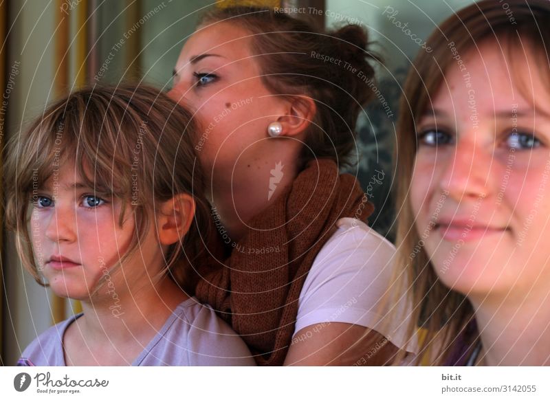 Drei Schwestern Spielen Mensch feminin Kind Mädchen Junge Frau Jugendliche Geschwister Familie & Verwandtschaft Freundschaft Kindheit Kopf Blick träumen
