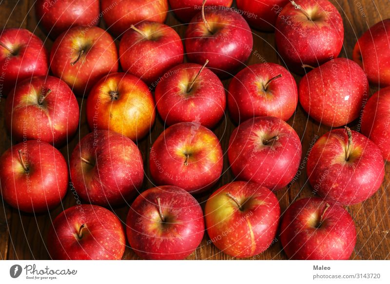 Schöne rote Äpfel liegen auf Photocase Stock lizenzfreies von Tisch Foto ein - dem