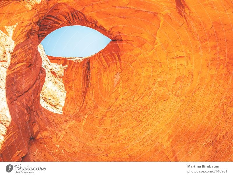 Das Auge beobachtet dich immer wieder. Ferien & Urlaub & Reisen Tourismus Abenteuer Natur Landschaft Felsen Schlucht Denkmal Stein rot Tal Nationalpark
