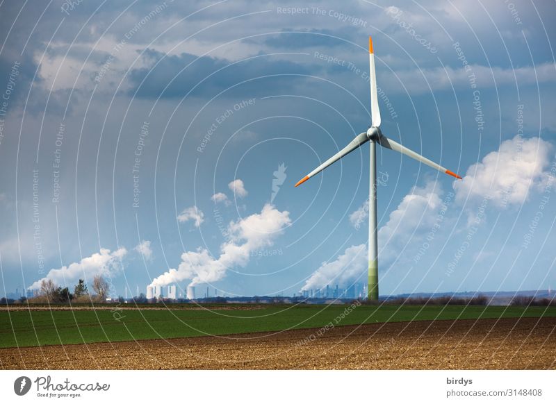 Windrad, Winkraftanlage , Braunkohlenkraftwerk im Hintergrund, Kohlekraftwerk Energiewirtschaft Erneuerbare Energie Windkraftanlage Himmel Wolken CO2