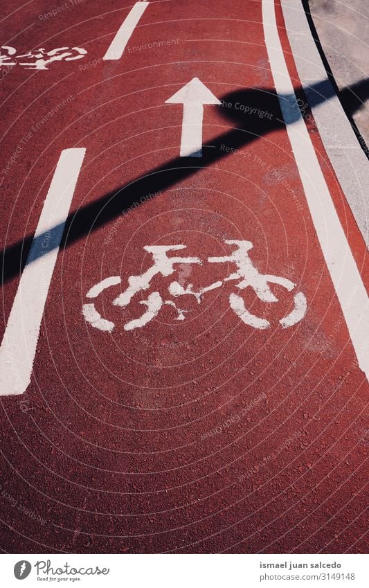 Fahrradschild auf der Straße auf der Straße Fahrradfahren Ampel Zyklus Fahrradsignal Signal Verkehrsgebot Hinweisschild Großstadt Verkehrsschild