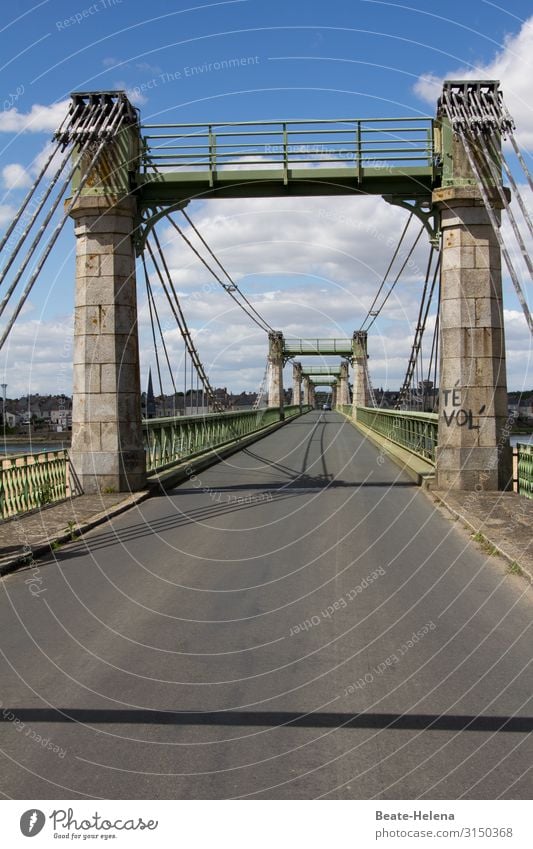 Entlang der Loire 1 Frankreich Urlaub Brücke Fluss Wasser Gebäude historisch Tourismus Sommer