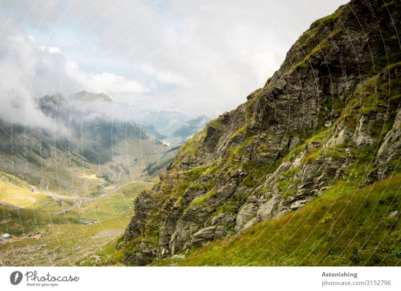 Südkarpaten Umwelt Natur Landschaft Pflanze Himmel Wolken Horizont Sommer Wetter Gras Felsen Berge u. Gebirge Karpaten Schlucht Rumänien Verkehr Straße wandern