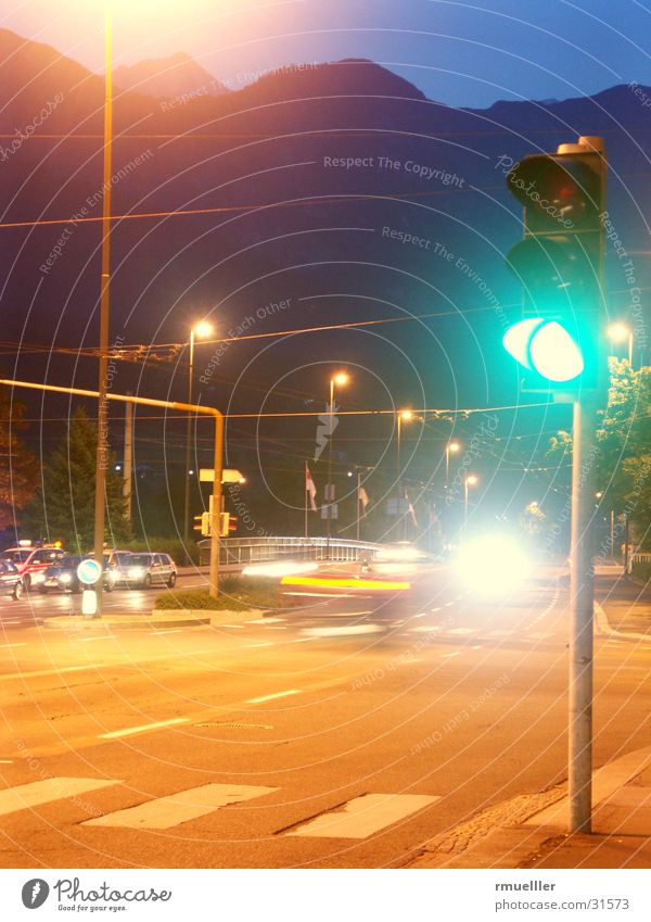 GIB SCHON GAAAS Ampel grün Verkehr Nacht Langzeitbelichtung Dinge Straße Mischung PKW