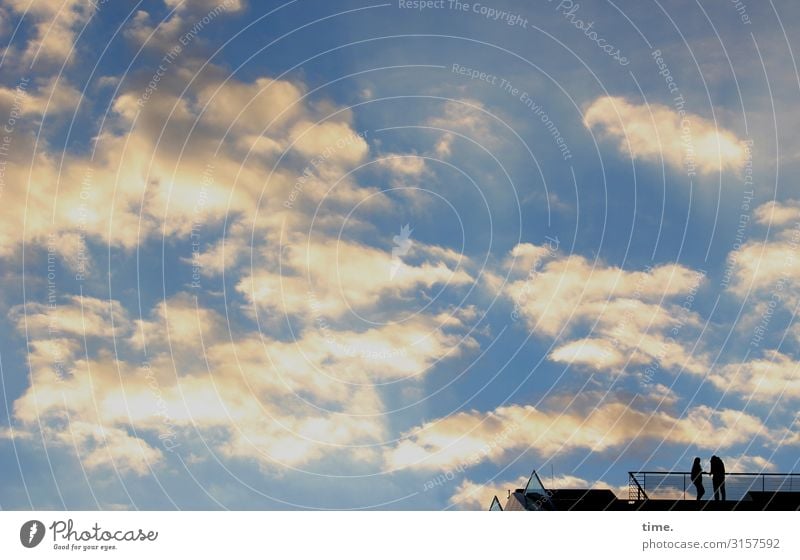 Der Himmel über'm Dockland | weitsichtig Mensch 2 Wolken Schönes Wetter Hamburg Bauwerk Architektur Geländer Dach Beton Glas stehen hoch oben ruhig Leben