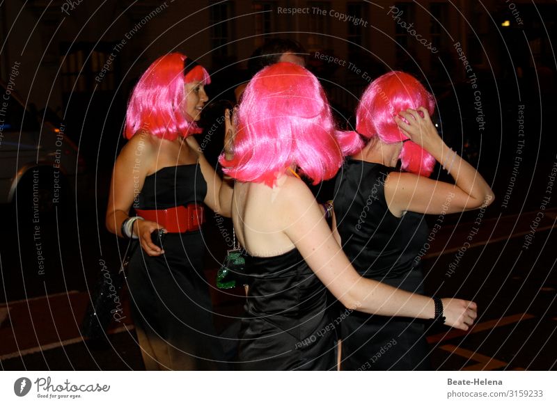 Let's Party Tonight Freude Leben Freizeit & Hobby Nachtleben Veranstaltung ausgehen Feste & Feiern Tanzen Karneval feminin Kleid rothaarig Perücke wählen