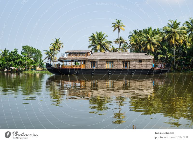 Traditional houseboat in the Kerala backwaters Ferien & Urlaub & Reisen Tourismus Ausflug Abenteuer Kreuzfahrt Sommer Natur Sonnenlicht exotisch Urwald Küste