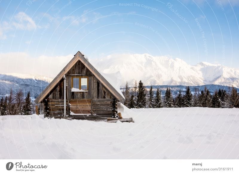 Winterurlaub Ferien & Urlaub & Reisen Tourismus Abenteuer Schnee Schönes Wetter Eis Frost Alpen Berge u. Gebirge Schneebedeckte Gipfel Hütte einfach kalt blau
