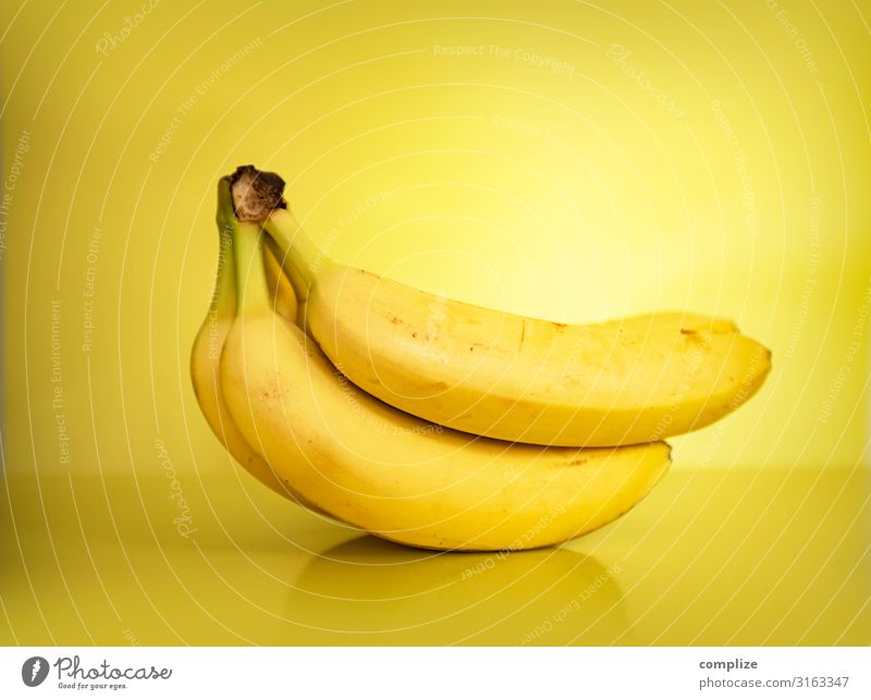 Bananen in Gelb Lebensmittel Frucht Ernährung Essen Bioprodukte Vegetarische Ernährung Diät Asiatische Küche Gesunde Ernährung saftig gelb Stauden mehrfarbig