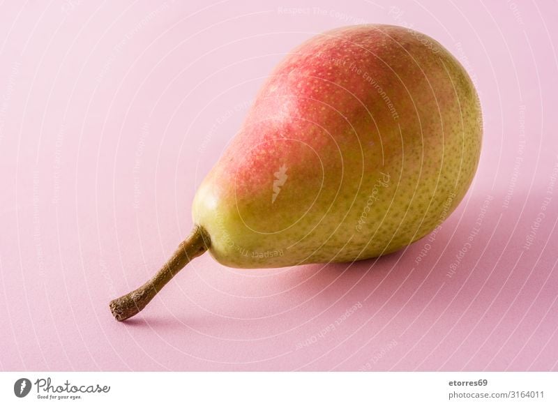 Gesunde, frische Birne auf rosa Hintergrund Frucht Lebensmittel Gesunde Ernährung Foodfotografie Tradition Snack Gesundheit Vitamin grün natürlich Ercolini