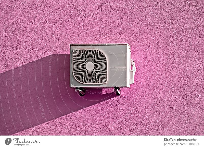 Moderner Klimakompressor an rosa Wand Lifestyle Design Klimaanlage Technik & Technologie drehen frieren füttern Reinigen Erfolg Macht Geborgenheit gefährlich