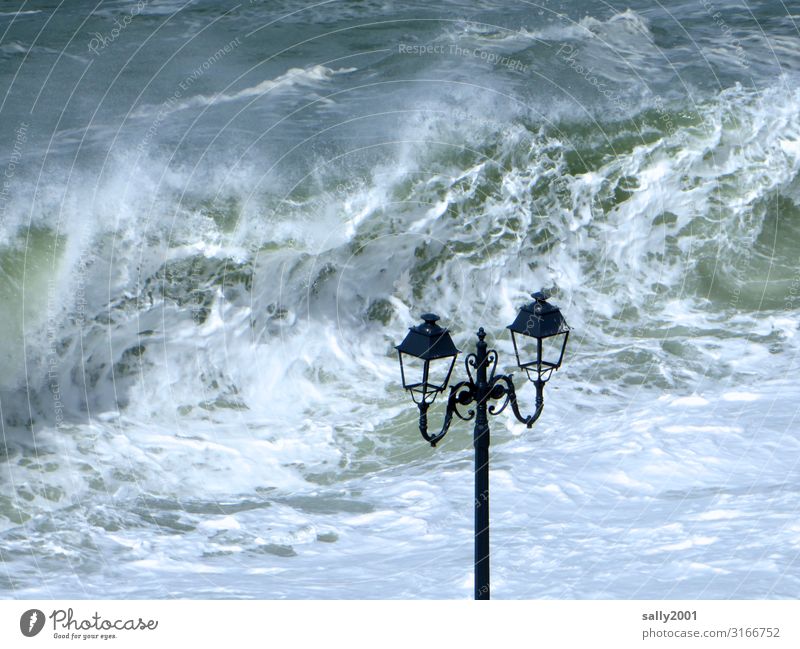 stürmische Zeiten... Wasser Sturm Wellen Küste Meer Ärmelkanal Aggression bedrohlich maritim rebellisch wild Abenteuer Endzeitstimmung Überleben Umweltschutz