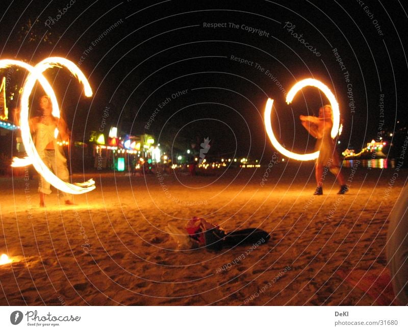 Fackeln am Strand Nacht Langzeitbelichtung Lichtspiel Freizeit & Hobby Brand Tanzen