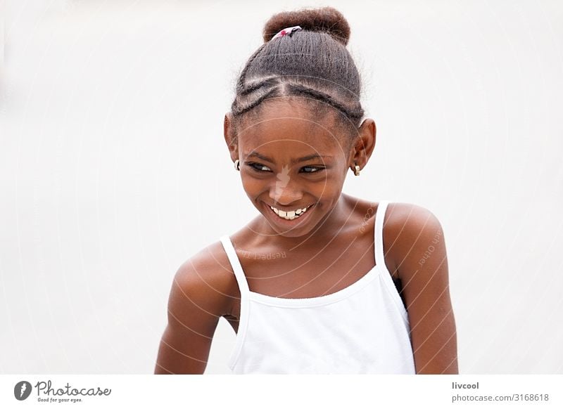lächelndes Mädchen, Havanna - Kuba Lifestyle Stil schön Leben Spielen Ferien & Urlaub & Reisen Ausflug Insel Kind Schule Schulhof Mensch feminin Kindheit Haut
