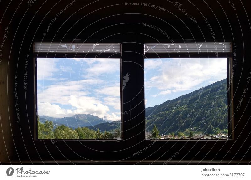 Fenster mit Aussicht Landschaft Himmel Wolken Schönes Wetter Alpen Berge u. Gebirge Zillertal Österreich Hütte bescheiden Ferien & Urlaub & Reisen Farbfoto